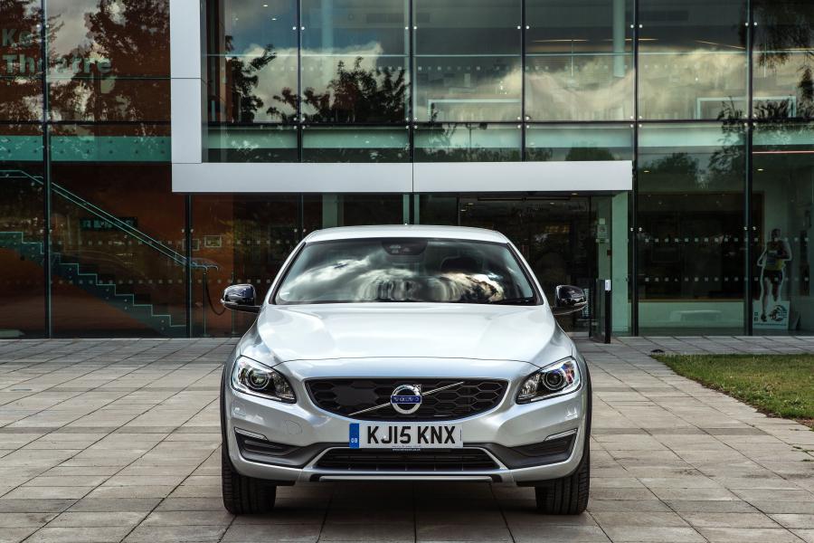  Volvo S60 Cross Country 2015 года  (UK) (фото 6 из 23)